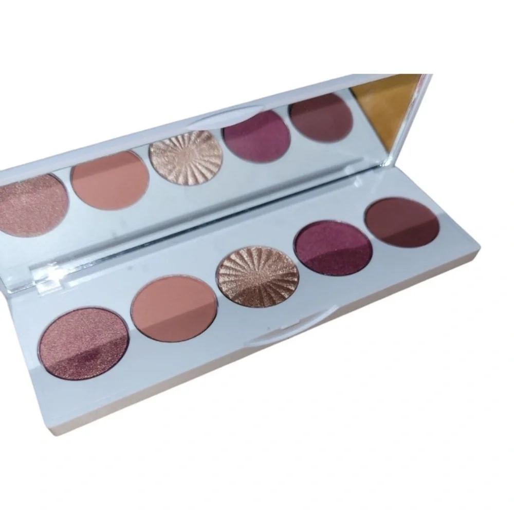 Luxurious Eyeshadow Palette with Rich Hues